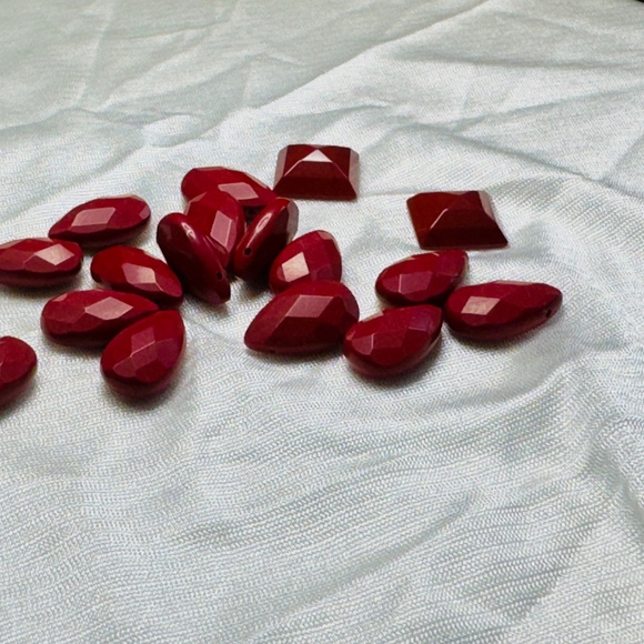 Ruby red corundum cabochons, perfect for jewelry making - Picture 2 of 4